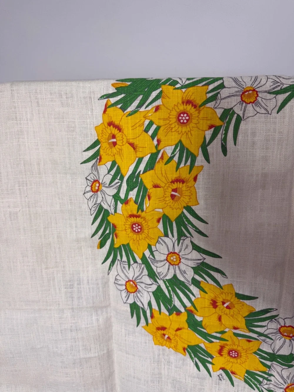 Vintage Linen Tablecloth Daffodils Yellow Floral Spring Square 33”x33”